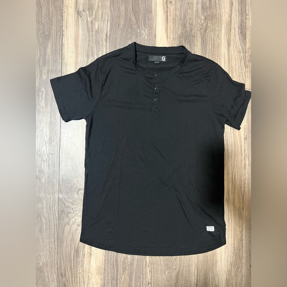 Men’s Black Guess Shirt. Size Small.